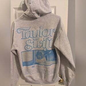 1989 TV Sweatshirt